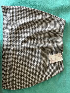 Hem & Thread Houndstooth Skirt in Black and White
